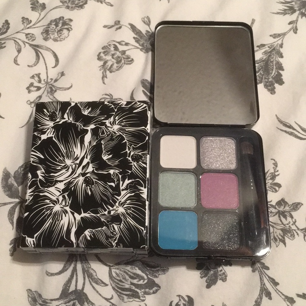 BNIB MAC Cosmetics Graphic Garden Palette